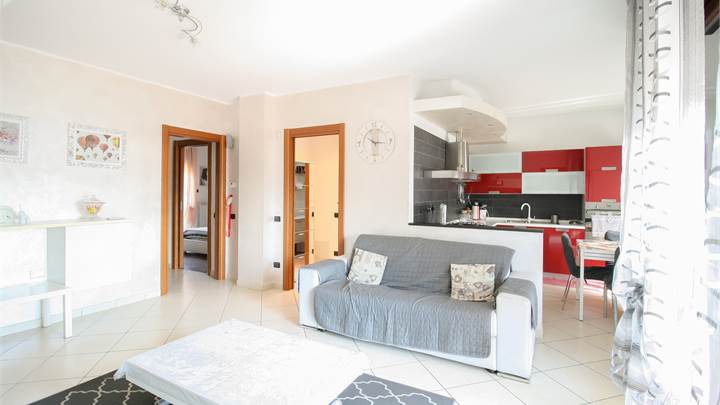 APPARTAMENTO CON DUE CAMERE E BOX DOPPIO - CARONNO PERTUSELLA (MI)