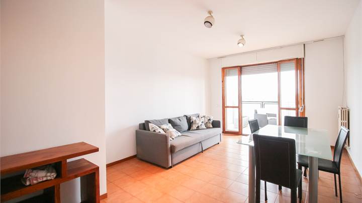 TRILOCALE CON TERRAZZO - ZONA QUARTIERE ADRIANO, MILANO