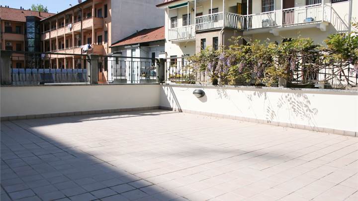 MONOLOCALE CON TERRAZZO - CUSANO MILANINO (MI)