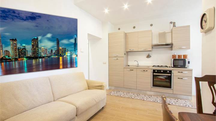 APPARTAMENTO BILOCALE CON POSTO AUTO - CARONNO PERTUSELLA (VA)