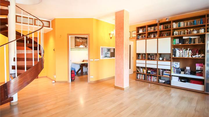 APPARTAMENTO SU DUE LIVELLI CON DOPPIO INGRESSO BOX E CANTINA - BOLLATE (MI)